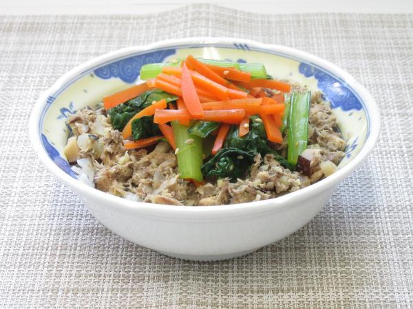 しょうが香る　さばそぼろ丼