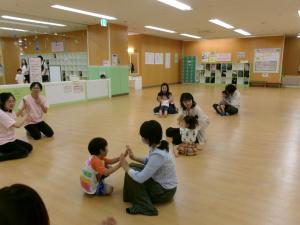 ふれあい遊び　ひっつきもっつき