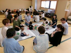 提供会員と参加者が交流している様子