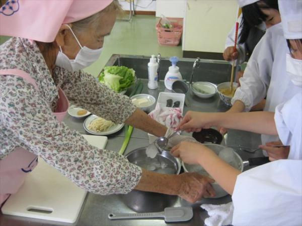 調理をしている画像