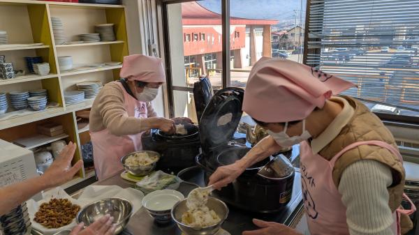 料理をしている画像