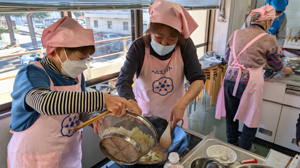 調理をしている画像