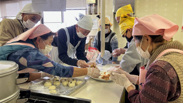 おやき作りの画像