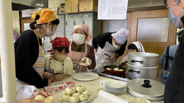 おやき作りの画像