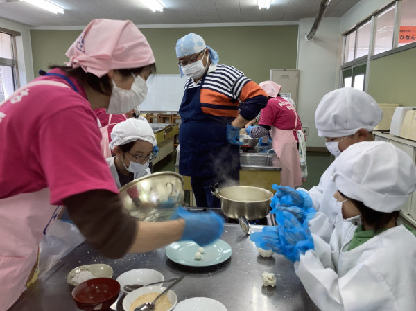 お団子作りの画像