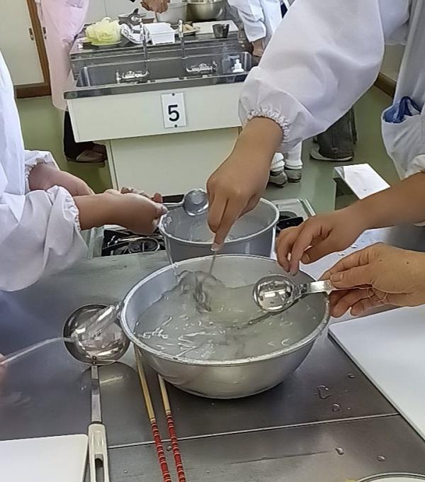 わらび餅作りの画像