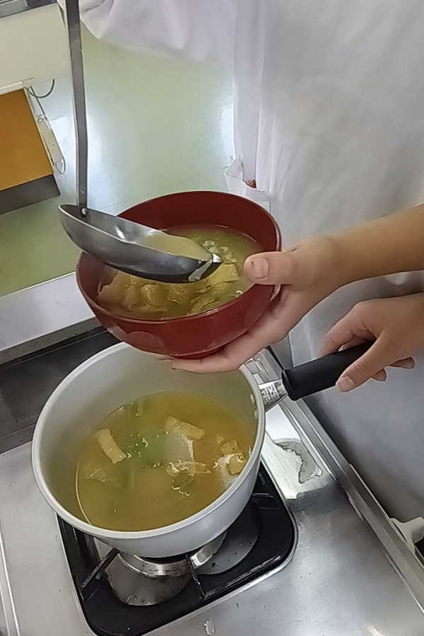 味噌汁作りの画像