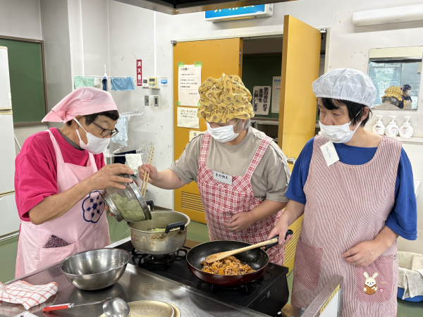 調理実習の画像