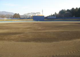 塩尻市営野球場グラウンドの写真
