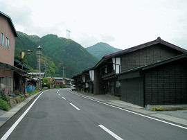 本山宿の町並みの写真