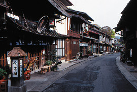 奈良井宿下町の町並みの写真