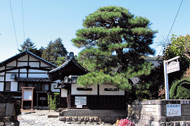 吉田晁記念館正門の写真