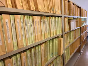 歴史公文書室書棚